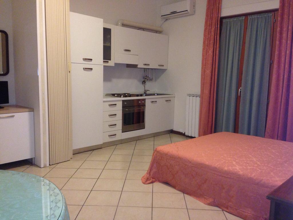 Residence Principessa Clotilde Montecatini Terme Cameră foto